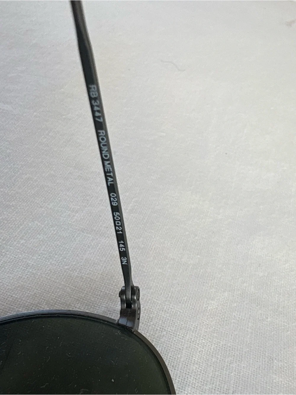 1 pair Ray-Ban Round Metal Sunglasses - Black Frame with Dark Green Lenses